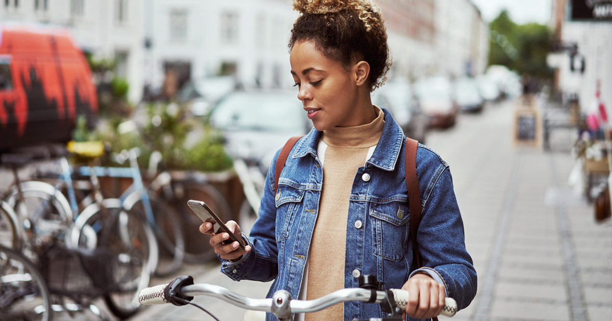 Woman receiving local ads from campaigns focused on digital marketing in Denver